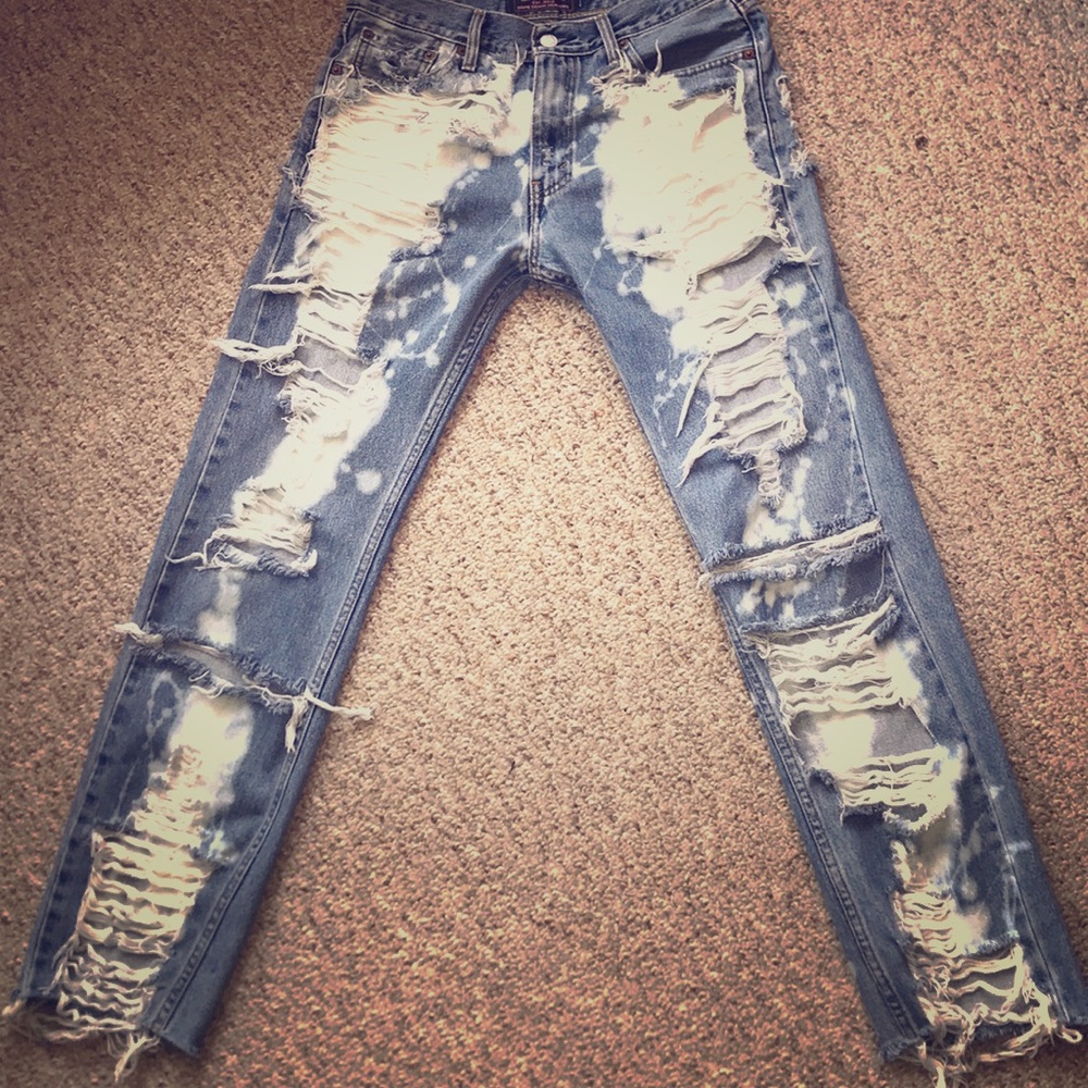 Custom Distressed Premium Levi’s Size 10